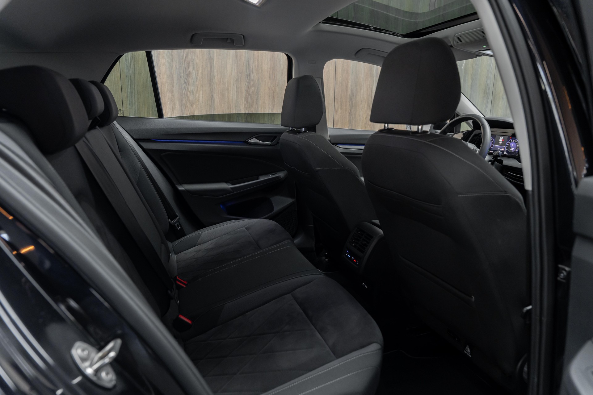 VW Golf 1.5 eTSI mHEV ACT Style DSG-image-10