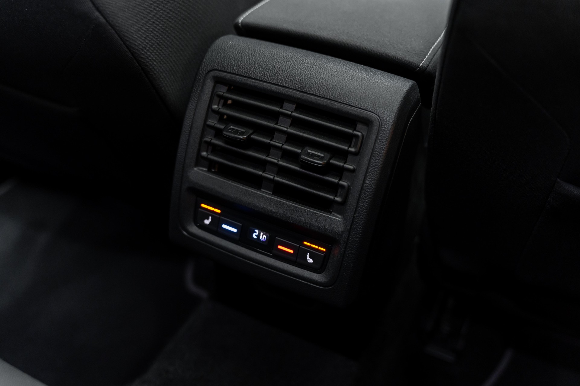 VW Golf 1.5 eTSI mHEV ACT Style DSG-image-11