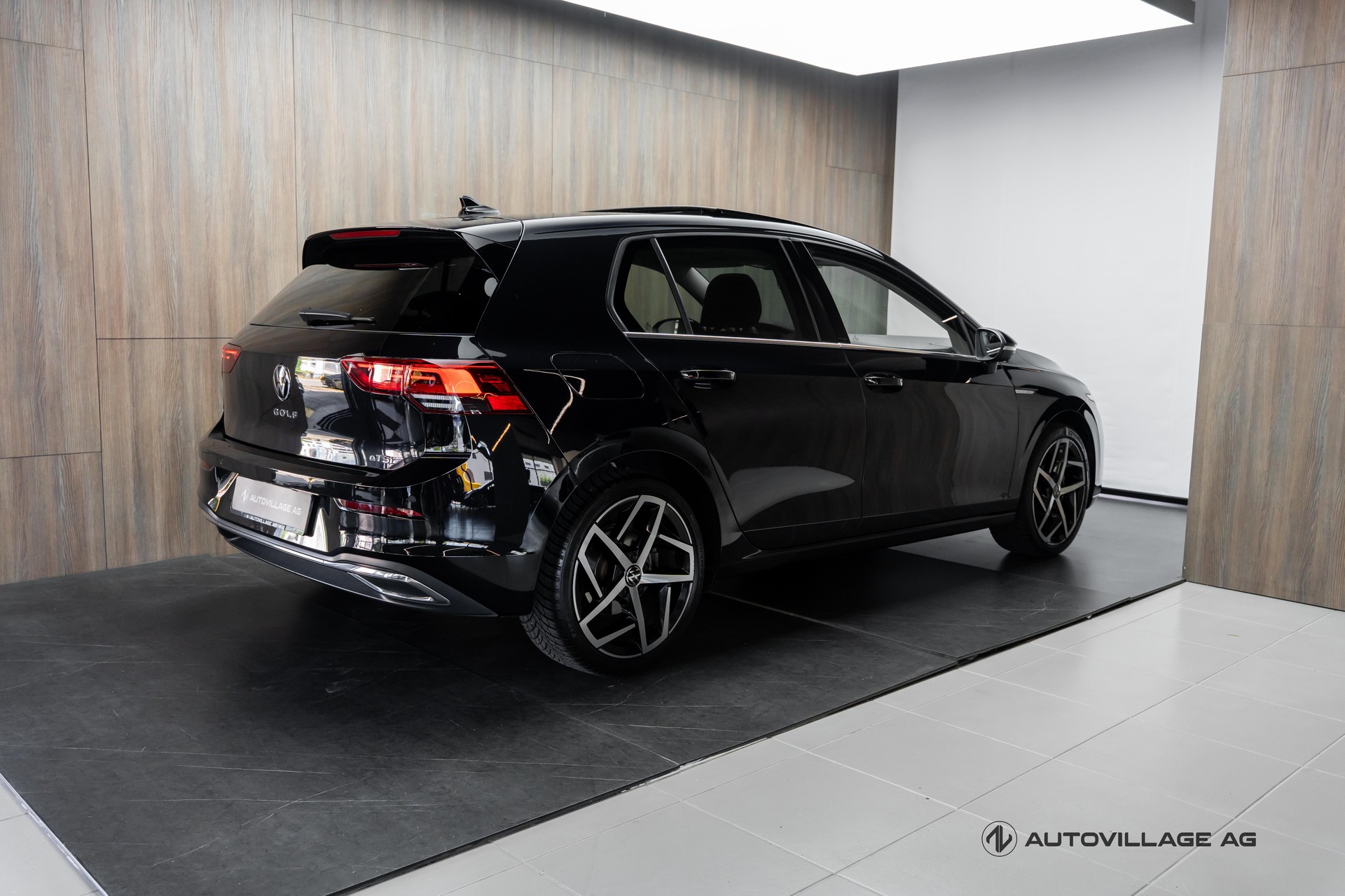 VW Golf 1.5 eTSI mHEV ACT Style DSG-showroom-element-1