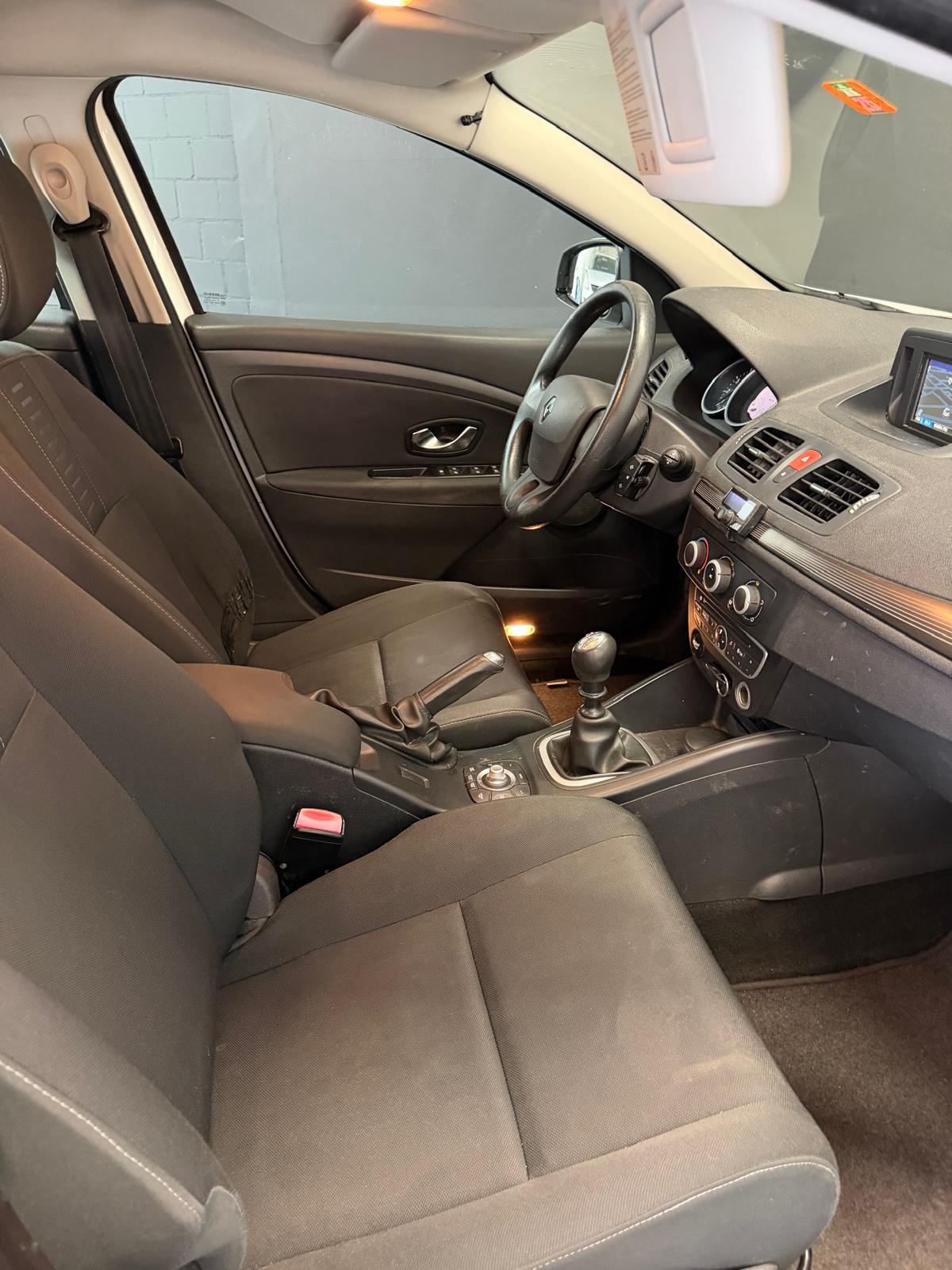 RENAULT Mégane Grandtour 1.5 dCi Dynamique ***CH-Fahrzeug***-image-12