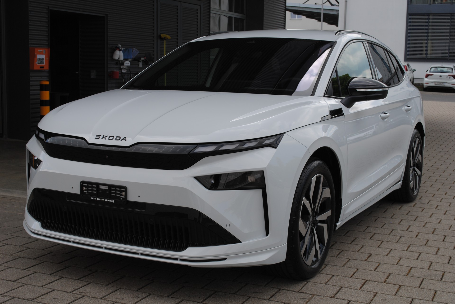 SKODA Enyaq 85x Sportline 4x4-showroom-element-2