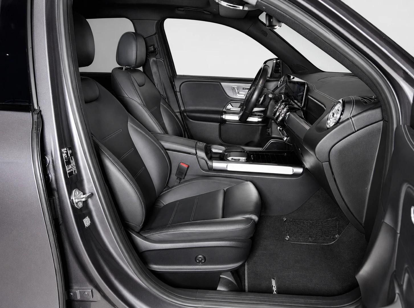 MERCEDES-BENZ GLB 250 AMG Line 4matic * CH FAHRZEUG * AHK * 7 Plätzer *-image-10