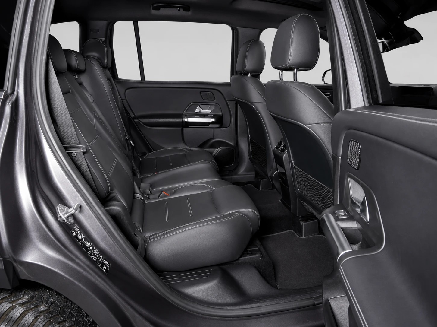 MERCEDES-BENZ GLB 250 AMG Line 4matic * CH FAHRZEUG * AHK * 7 Plätzer *-image-9