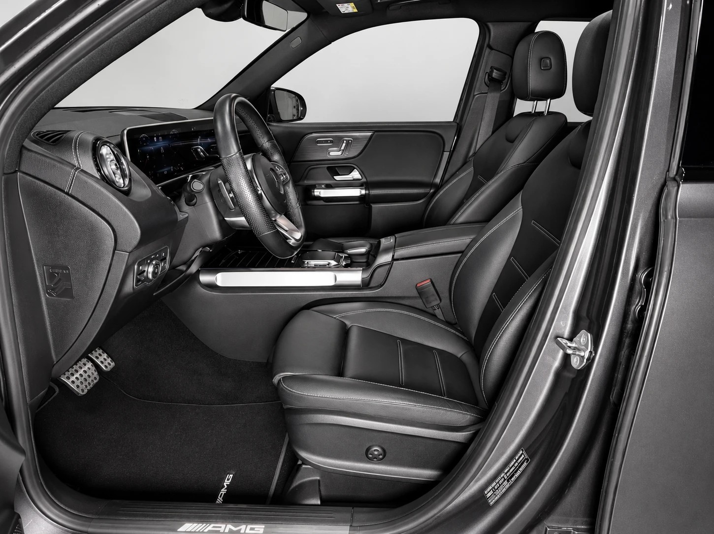 MERCEDES-BENZ GLB 250 AMG Line 4matic * CH FAHRZEUG * AHK * 7 Plätzer *-image-6