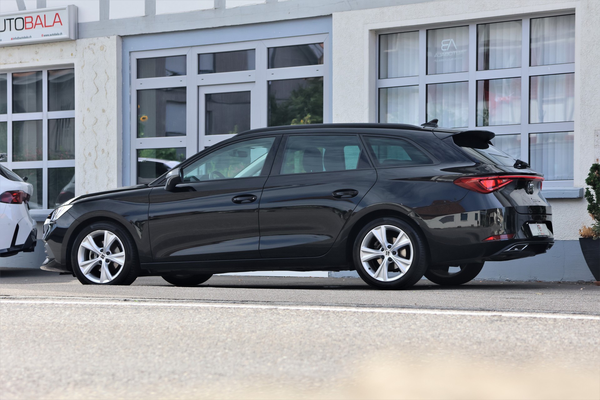 SEAT Leon ST 1.5 eTSI mHEV DSG FR (CH)-showroom-element-3