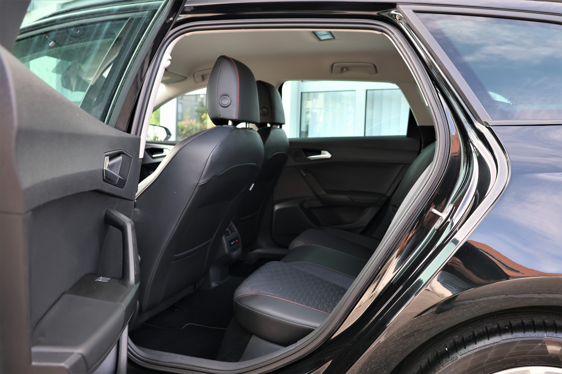 SEAT Leon ST 1.5 eTSI mHEV DSG FR (CH)-image-11