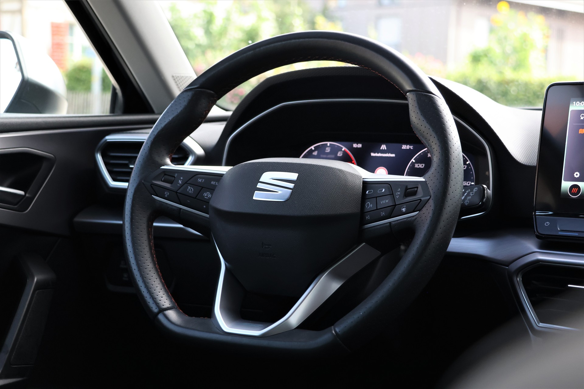SEAT Leon ST 1.5 eTSI mHEV DSG FR (CH)-image-13