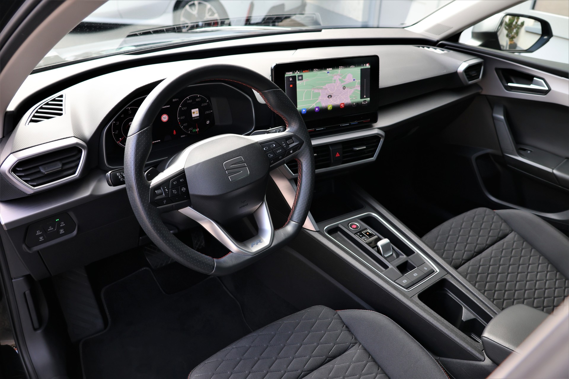 SEAT Leon ST 1.5 eTSI mHEV DSG FR (CH)-image-9