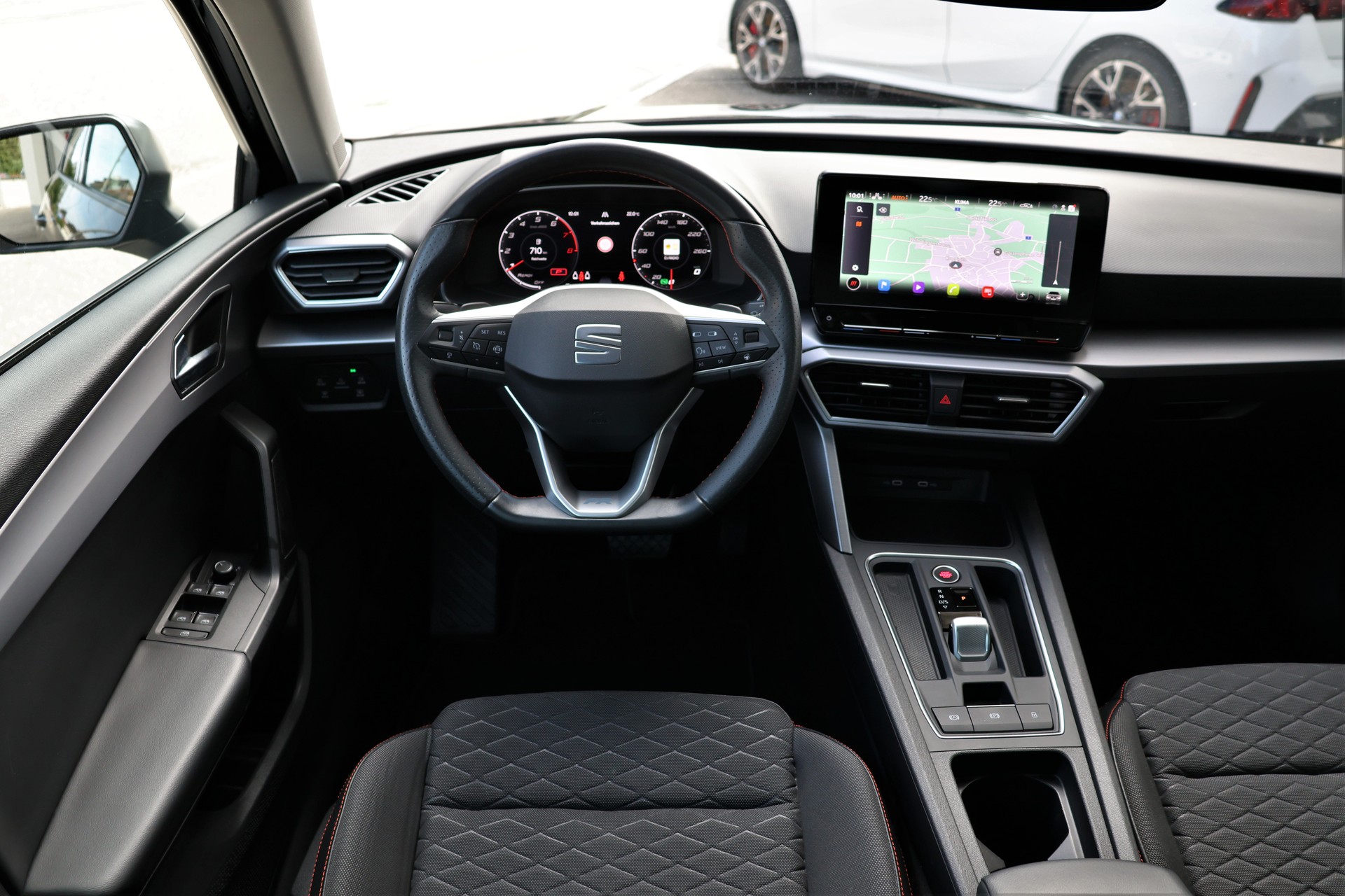 SEAT Leon ST 1.5 eTSI mHEV DSG FR (CH)-image-12