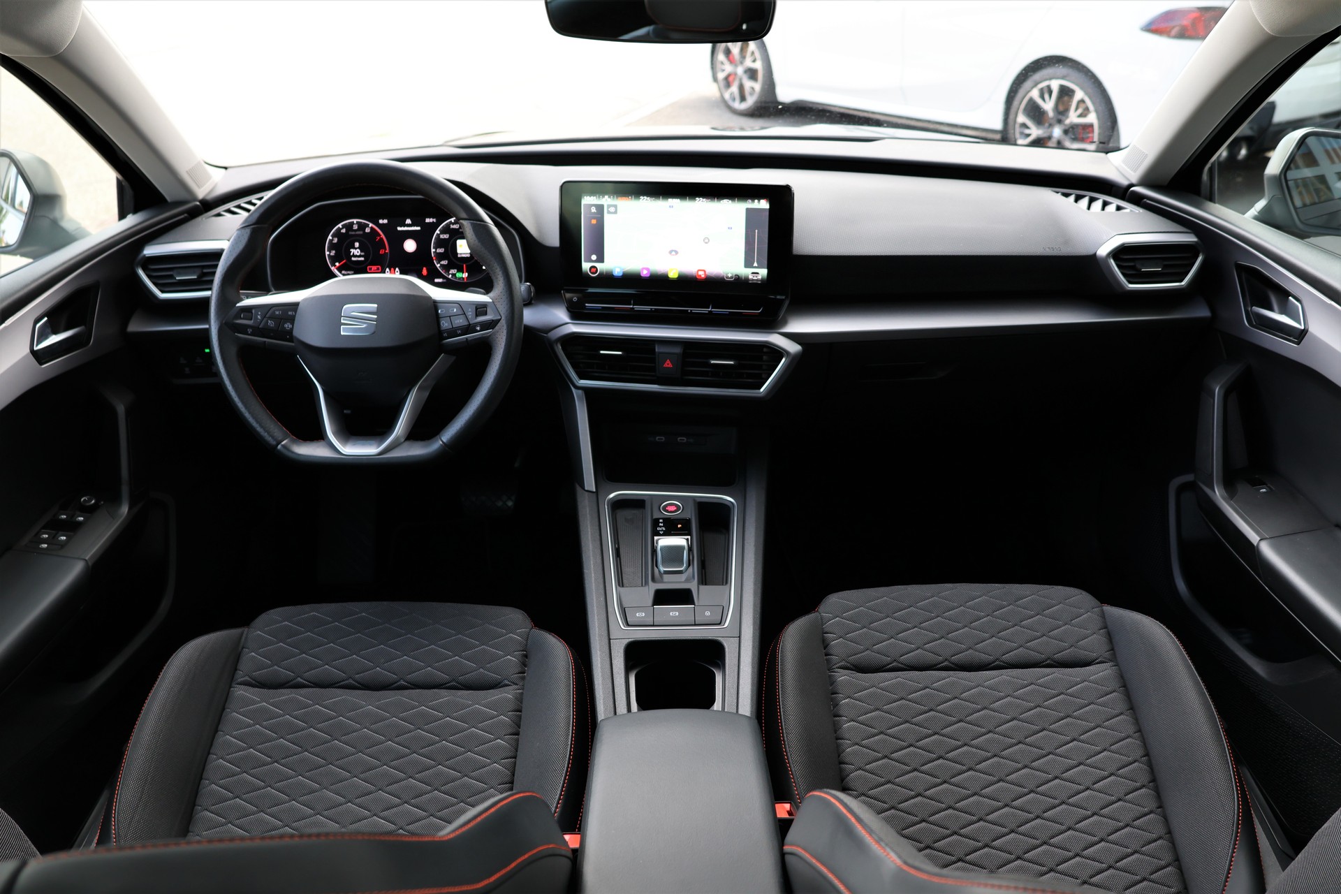 SEAT Leon ST 1.5 eTSI mHEV DSG FR (CH)-image-14