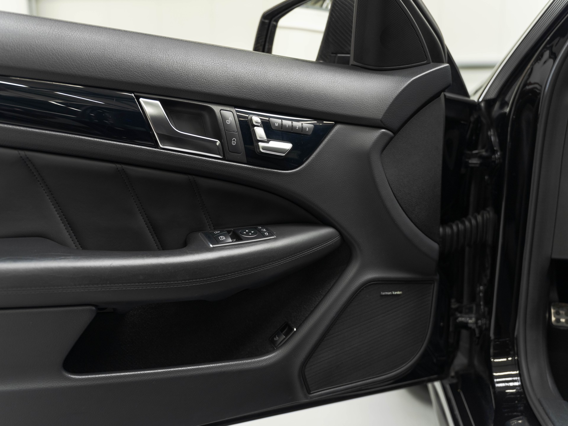 MERCEDES-BENZ C 63 Coupé AMG Speedshift MCT-image-19