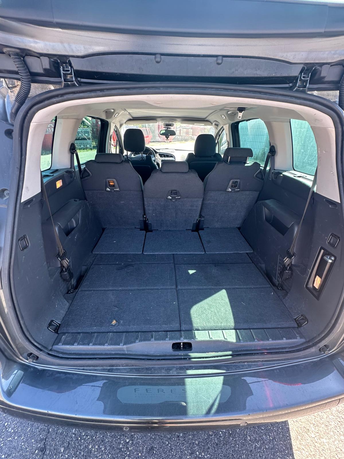 PEUGEOT 5008 2.0 HDI Swiss Edition Automatic-image-4