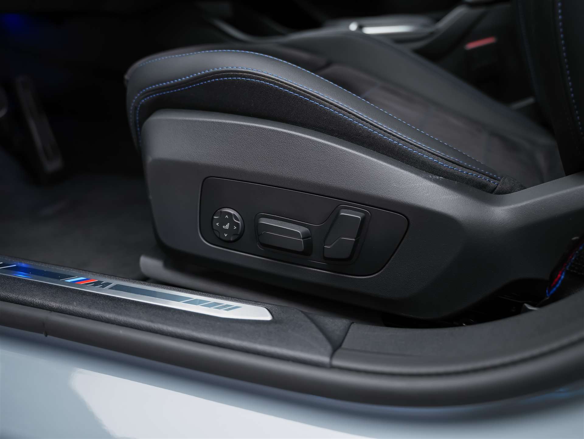 BMW M135 xDrive M Sport Pro *Schalensitze*Harman/Kardon*Assistenten*-image-26