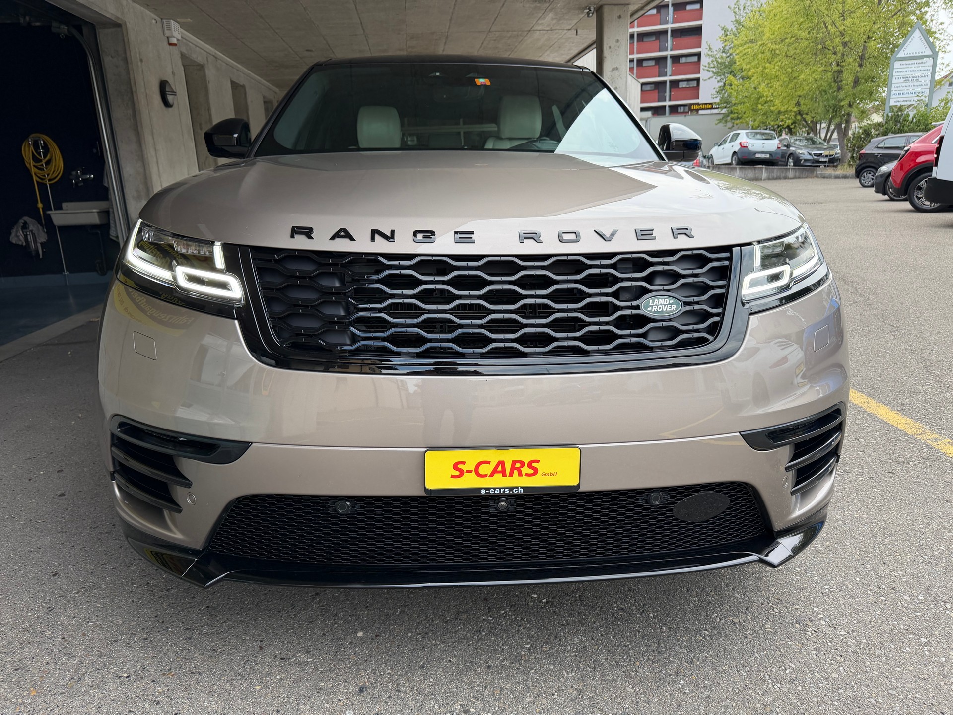 LAND ROVER Range Rover Velar 2.0 T Edition-showroom-element-2