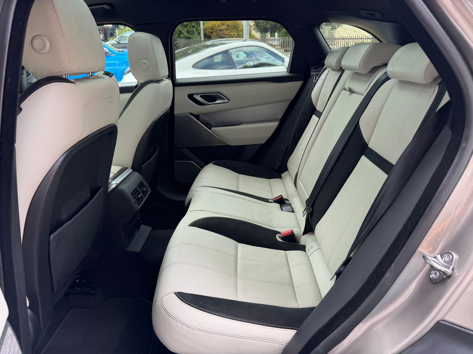 LAND ROVER Range Rover Velar 2.0 T Edition-image-12