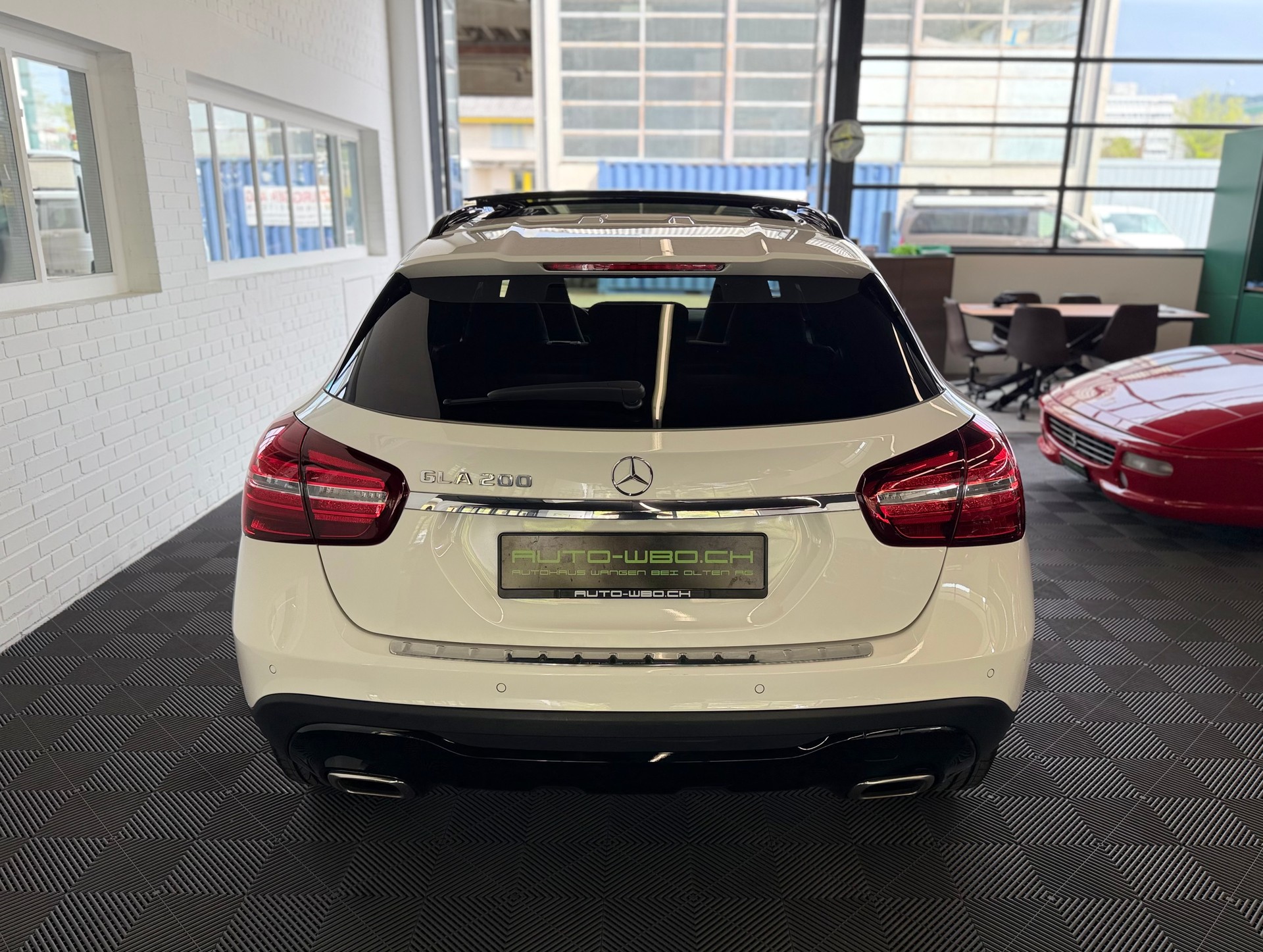 MERCEDES-BENZ GLA 200 Night Star 7G-DCT 156 PS * PANORAMA DACH *-showroom-element-3
