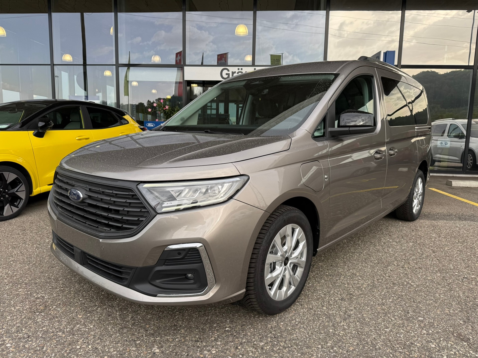 FORD Grand Tourneo Connect 1.5 PHEV Titanium Automat