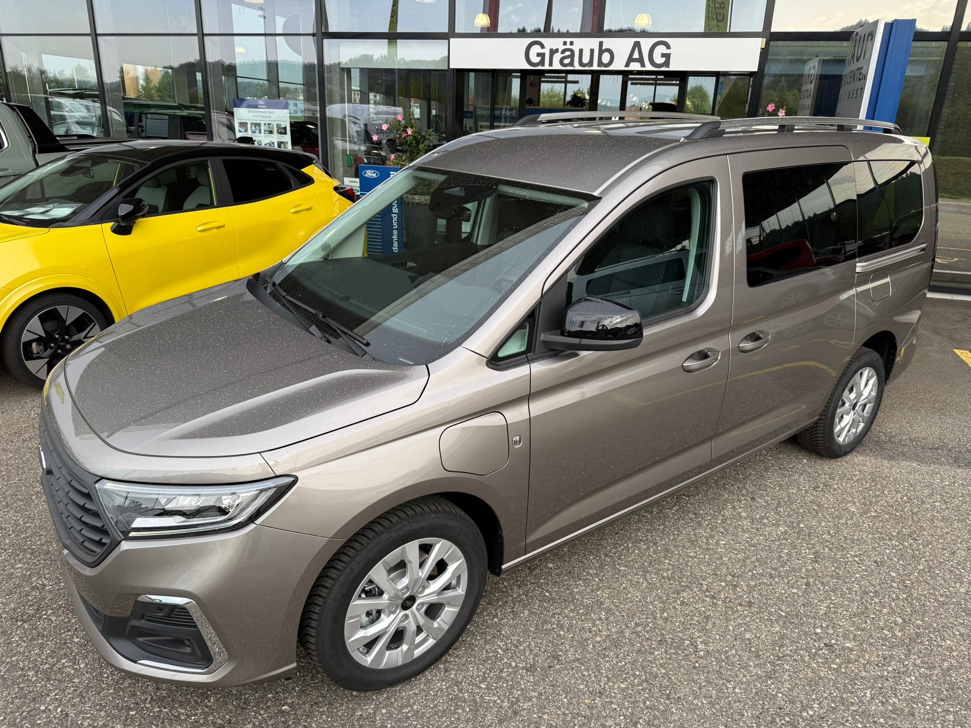 FORD Grand Tourneo Connect 1.5 PHEV Titanium Automat-showroom-element-2