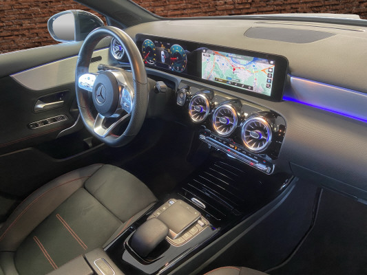 MERCEDES-BENZ A 180 Night Star AMG Line-image-13