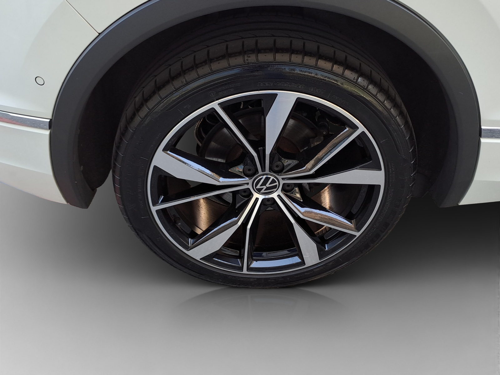 VW Tiguan 2.0TSI R-Line 4Motion DSG-image-13