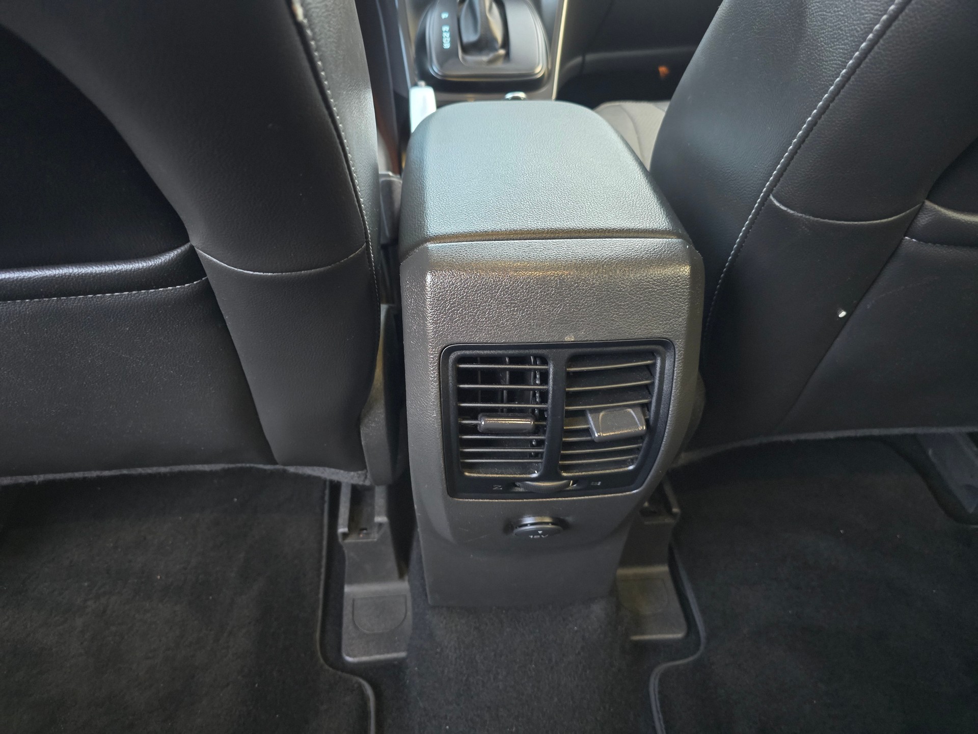 FORD Kuga 2.0 TDCi Titanium 4WD PowerShift-image-24