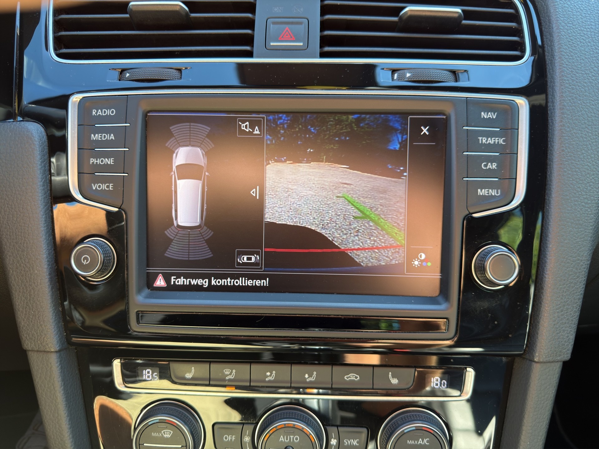 VW Golf Variant 2.0 TSI R 4 Motion DSG 360 PS-image-13