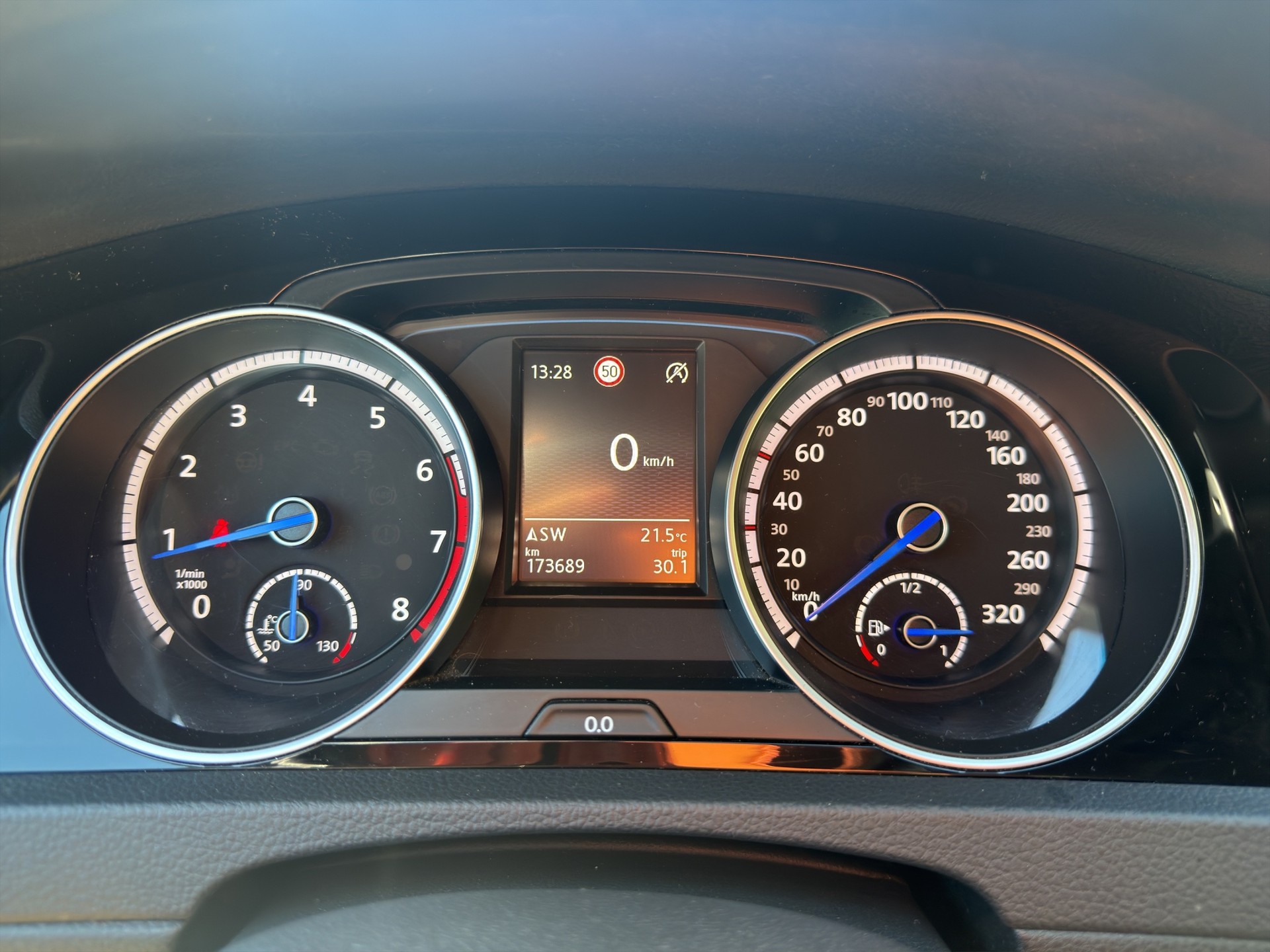 VW Golf Variant 2.0 TSI R 4 Motion DSG 360 PS-image-12