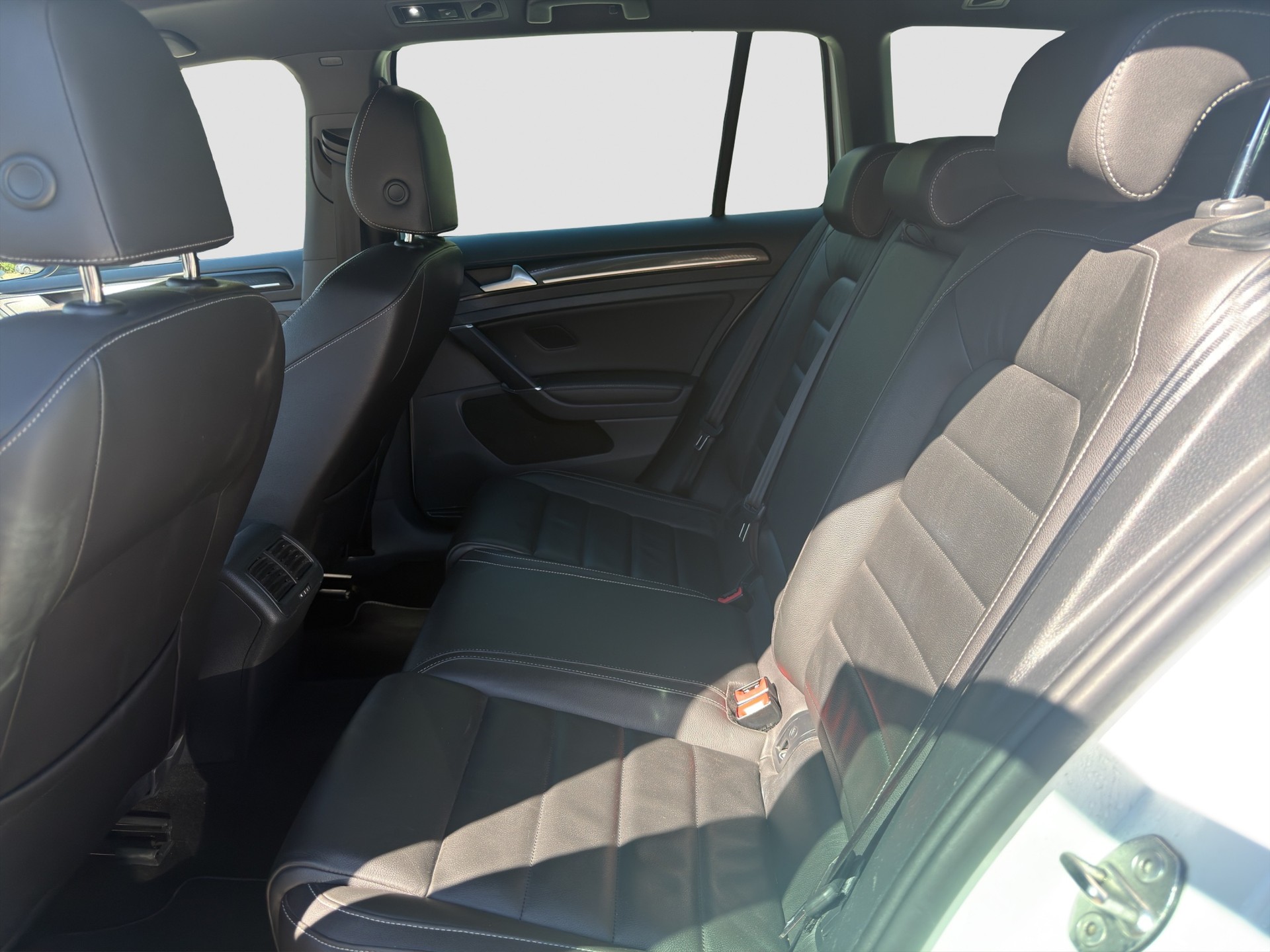 VW Golf Variant 2.0 TSI R 4 Motion DSG 360 PS-image-9