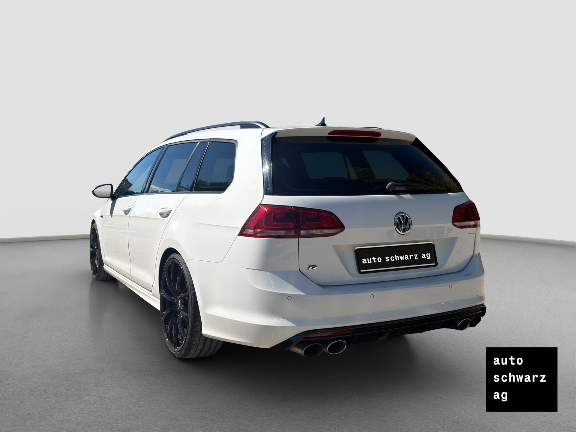 VW Golf Variant 2.0 TSI R 4 Motion DSG 360 PS-image-6