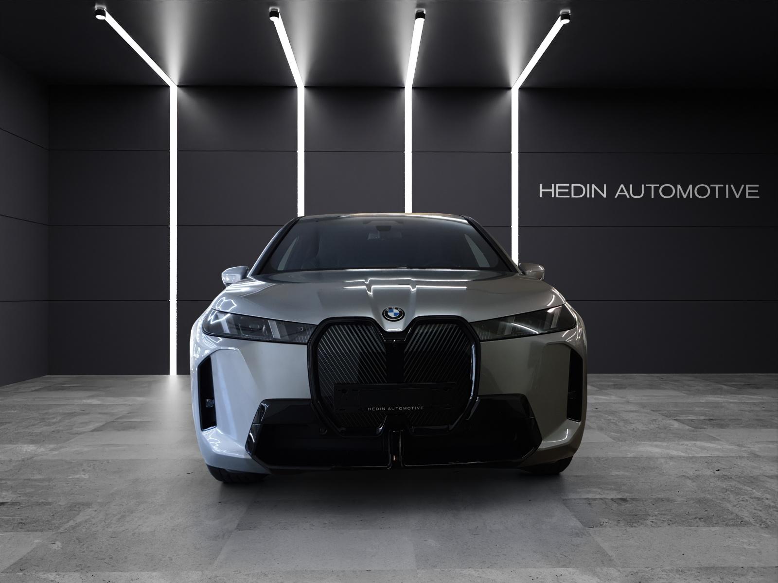 BMW iX xDrive60-image-7