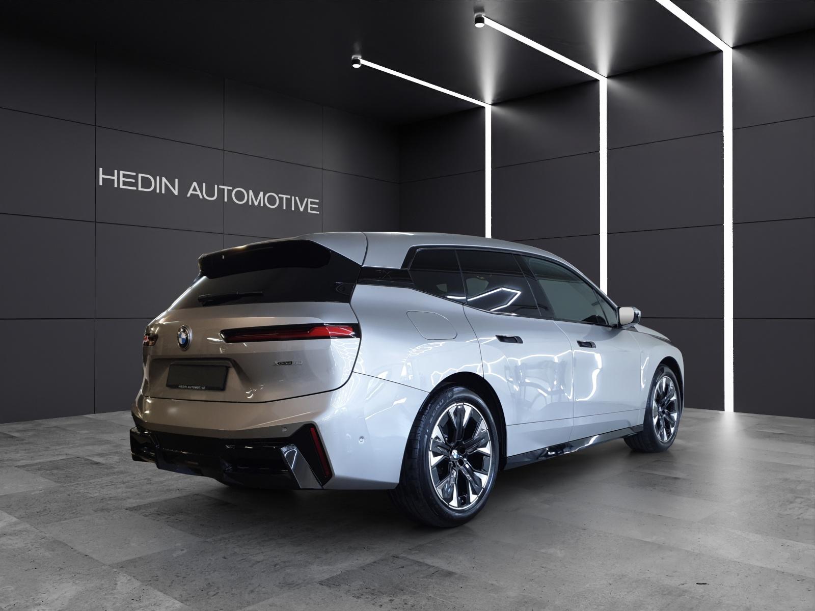 BMW iX xDrive60-image-4