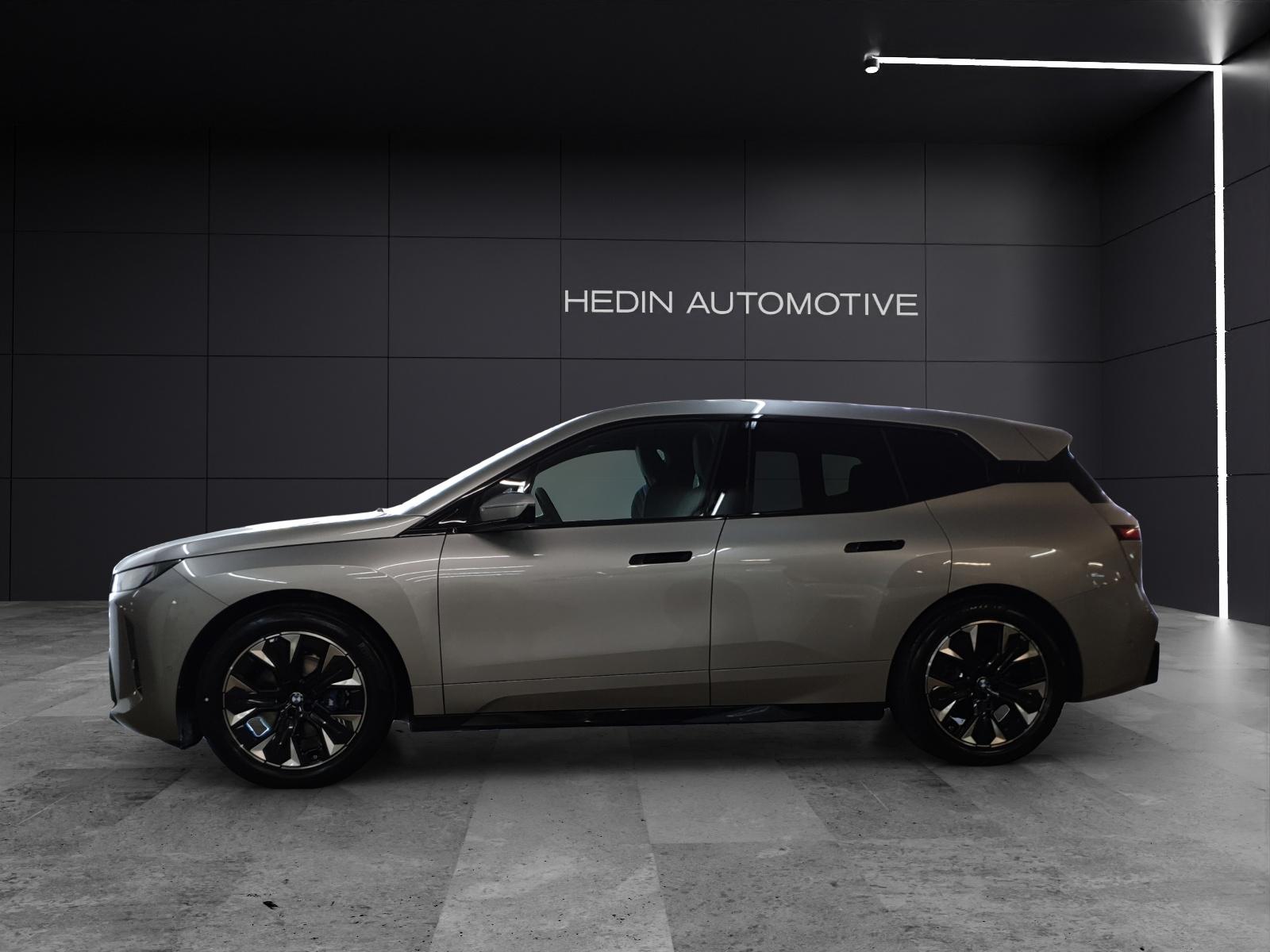 BMW iX xDrive60-showroom-element-1