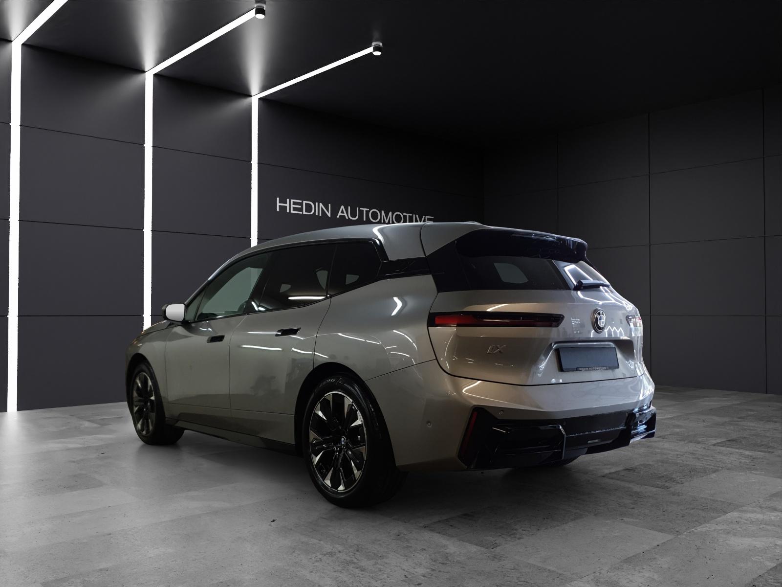 BMW iX xDrive60-showroom-element-2