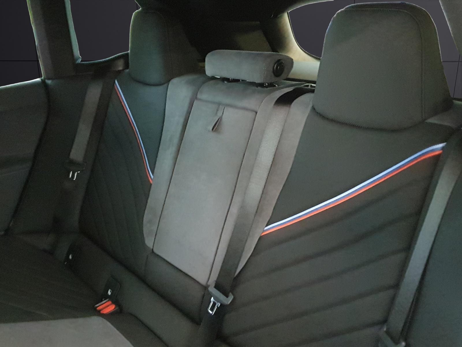 BMW iX xDrive60-image-11