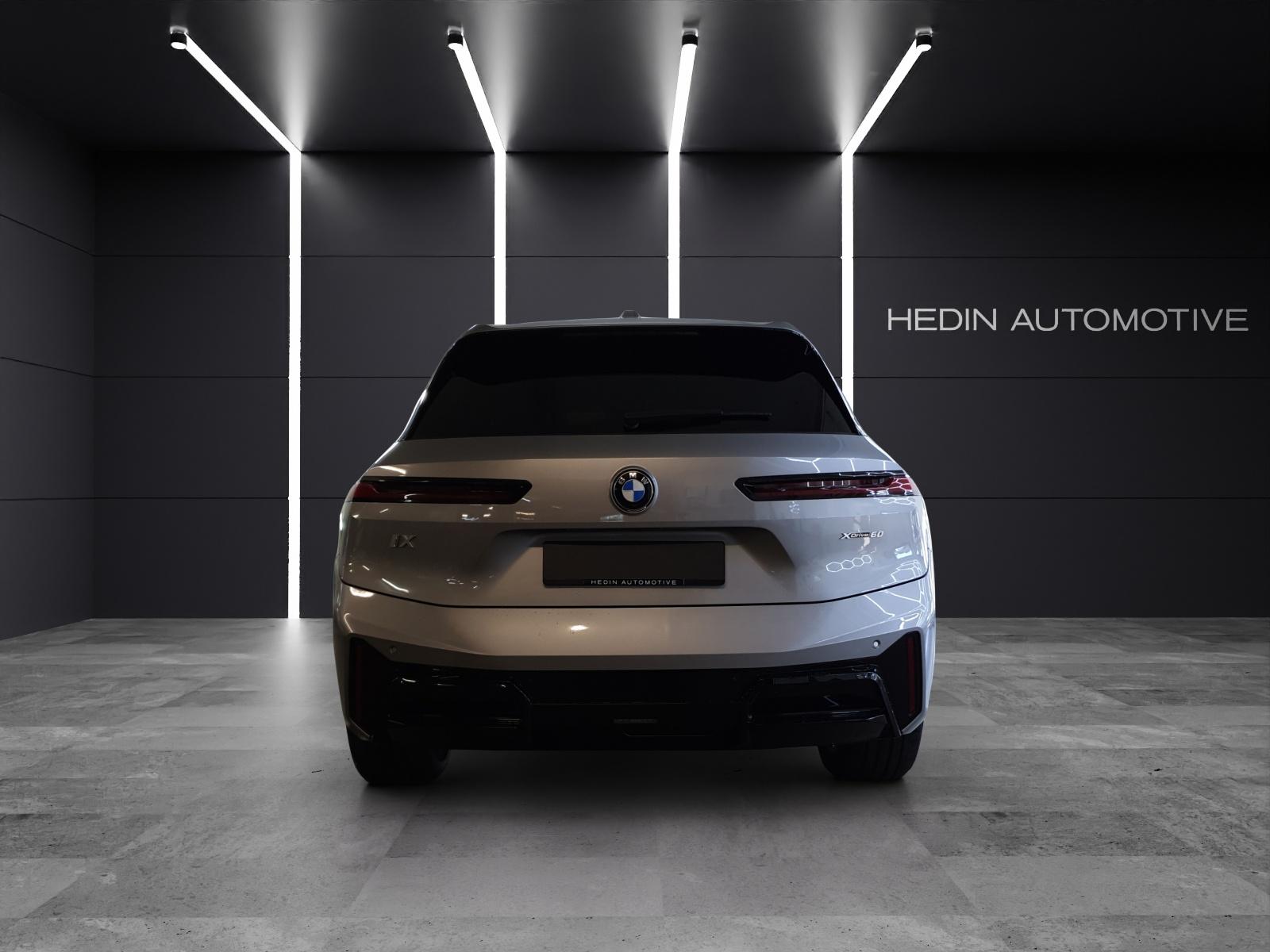 BMW iX xDrive60-showroom-element-3