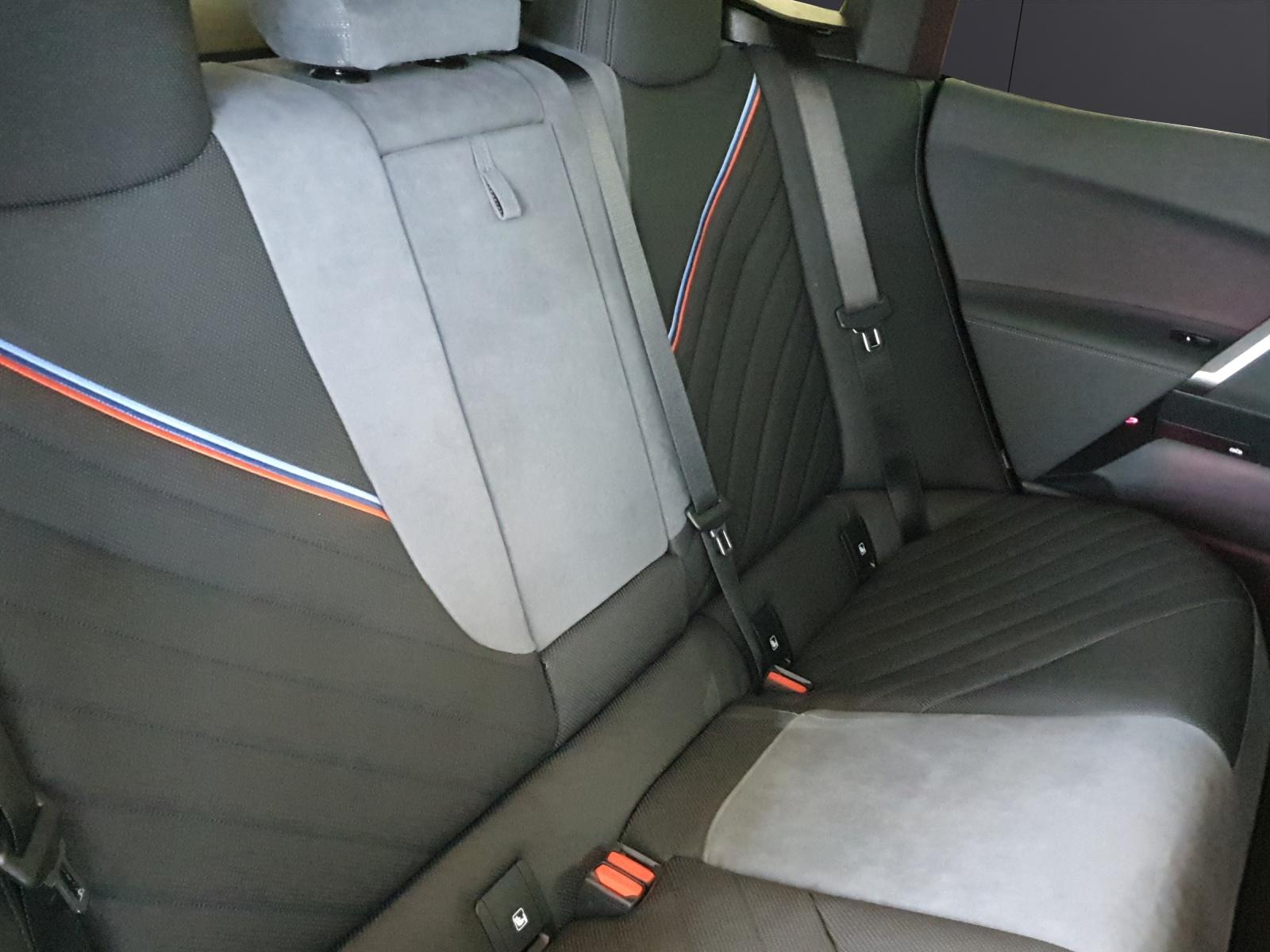 BMW iX xDrive60-image-13