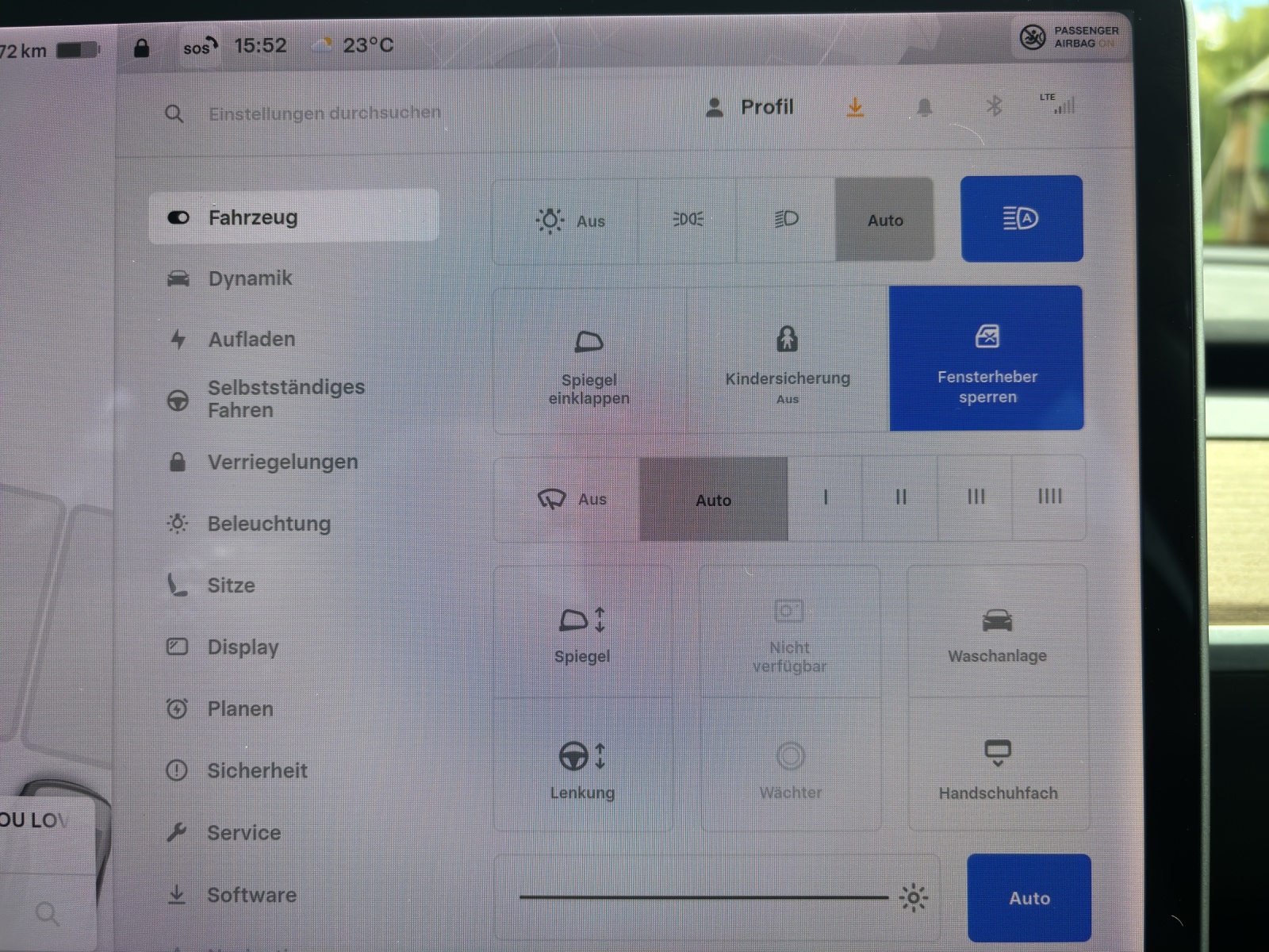 TESLA Model 3 Performance Dual Motor AWD mit Panorama-Glasdach, Assistenzsysteme für teilautonomes Fahren und Winterräder-image-13