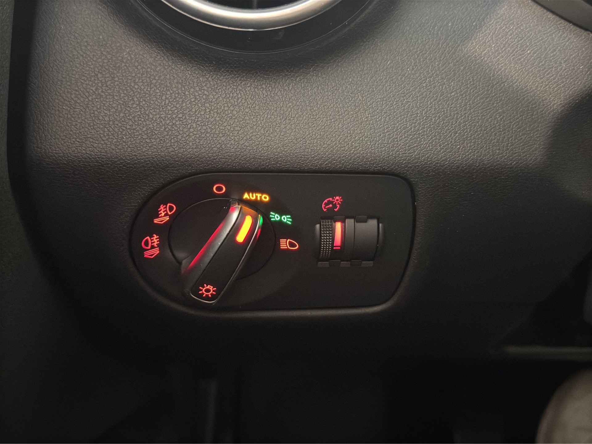 AUDI A1 1.0 TFSI Sport-image-23