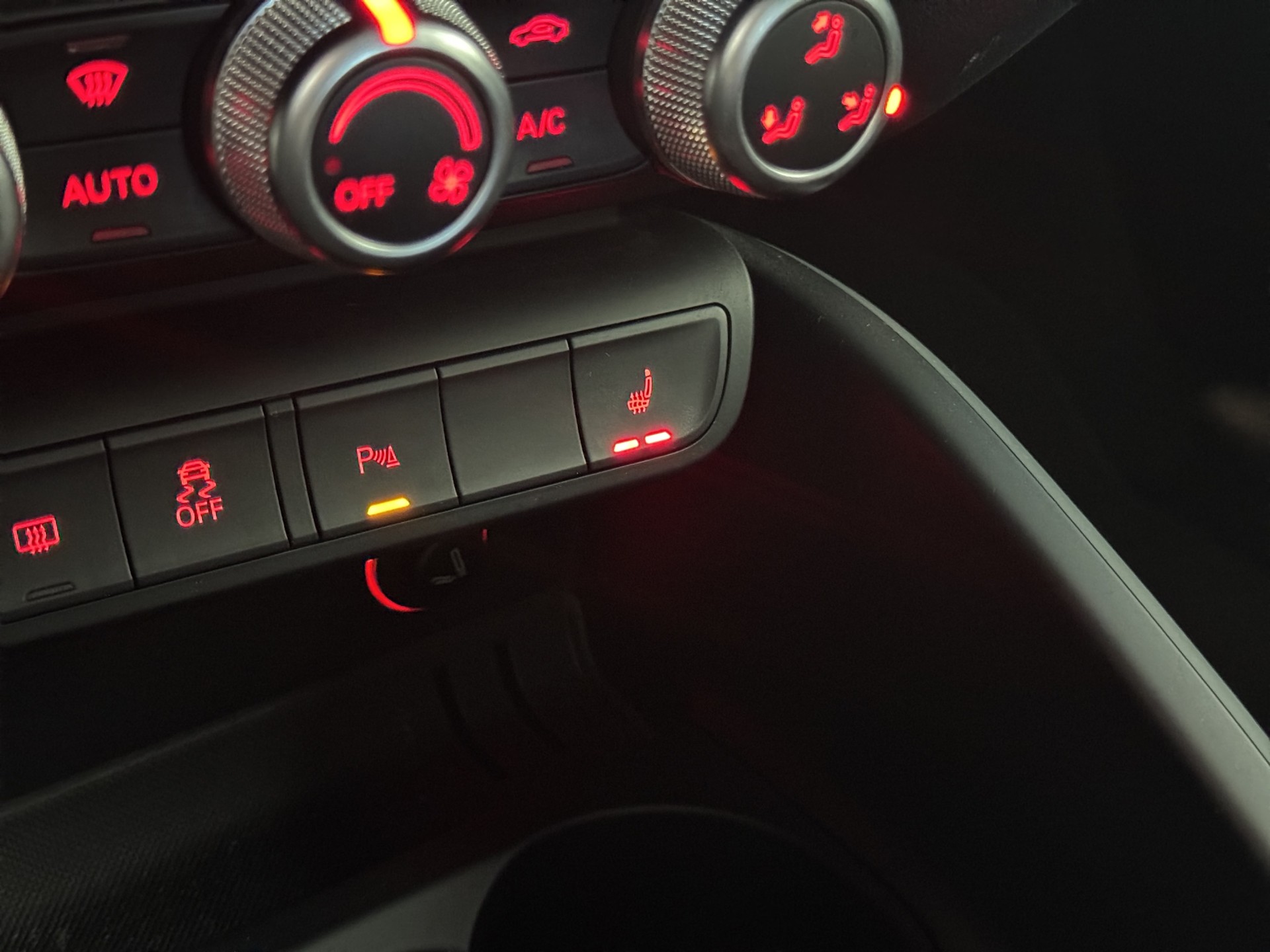 AUDI A1 1.0 TFSI Sport-image-25