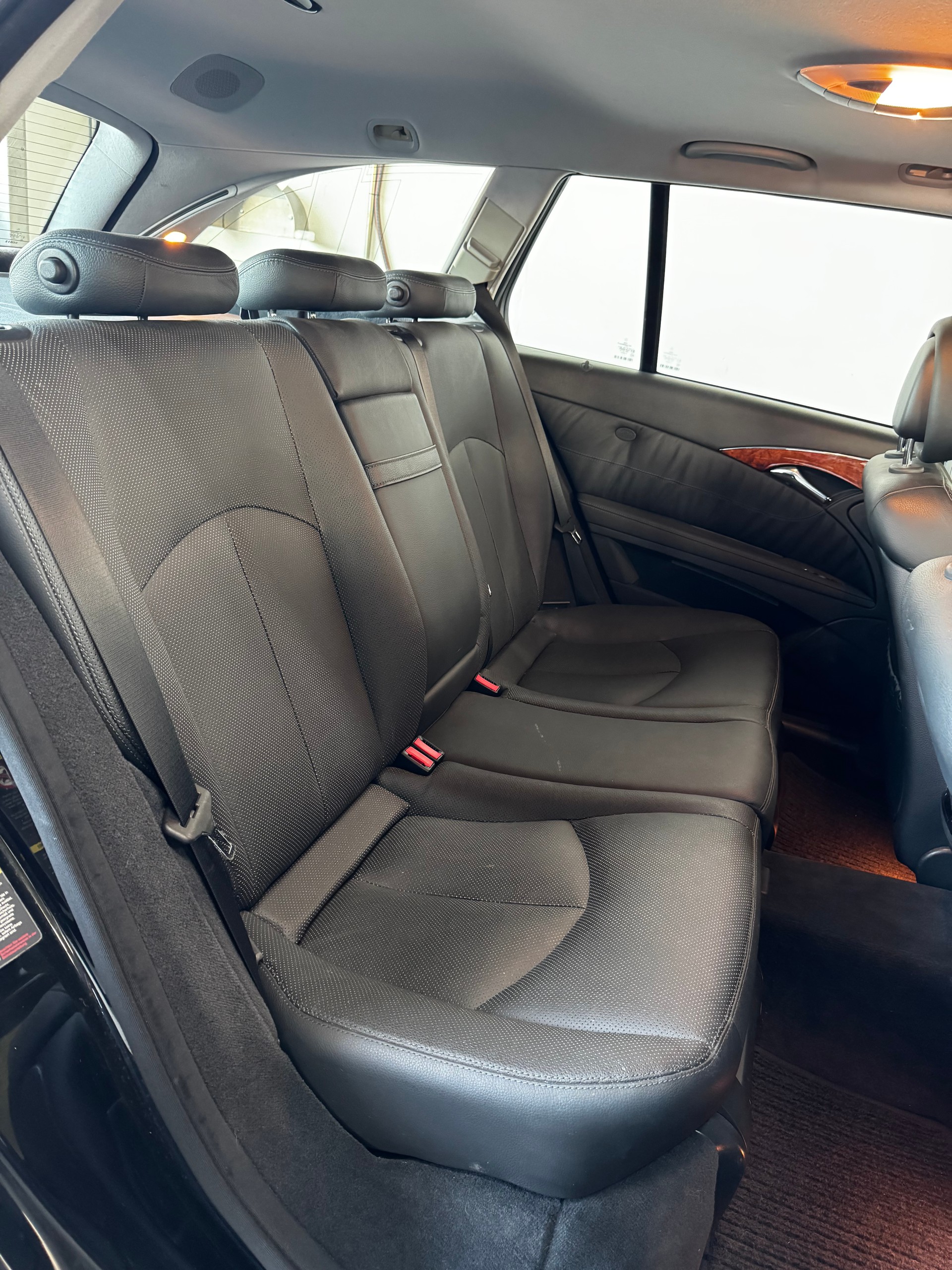 MERCEDES-BENZ E 350 Avantgarde 4Matic Automatic-image-22