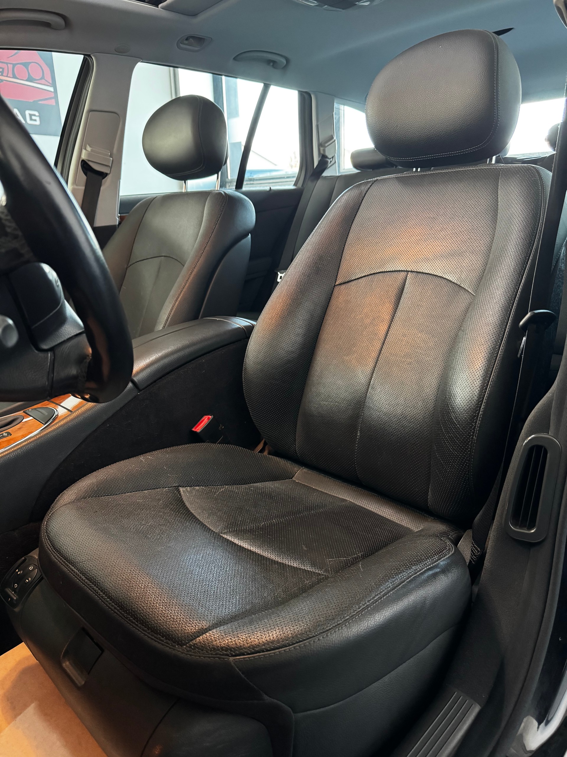MERCEDES-BENZ E 350 Avantgarde 4Matic Automatic-image-13