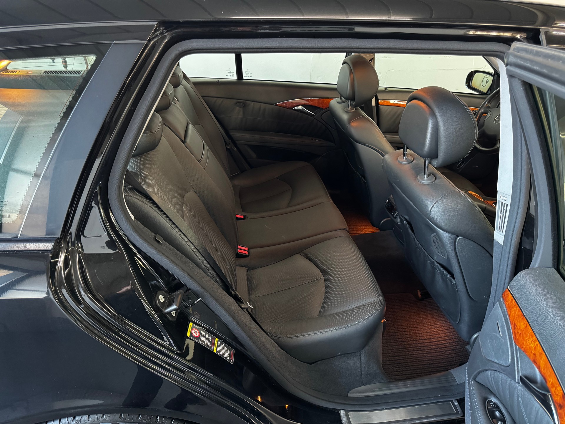 MERCEDES-BENZ E 350 Avantgarde 4Matic Automatic-image-21