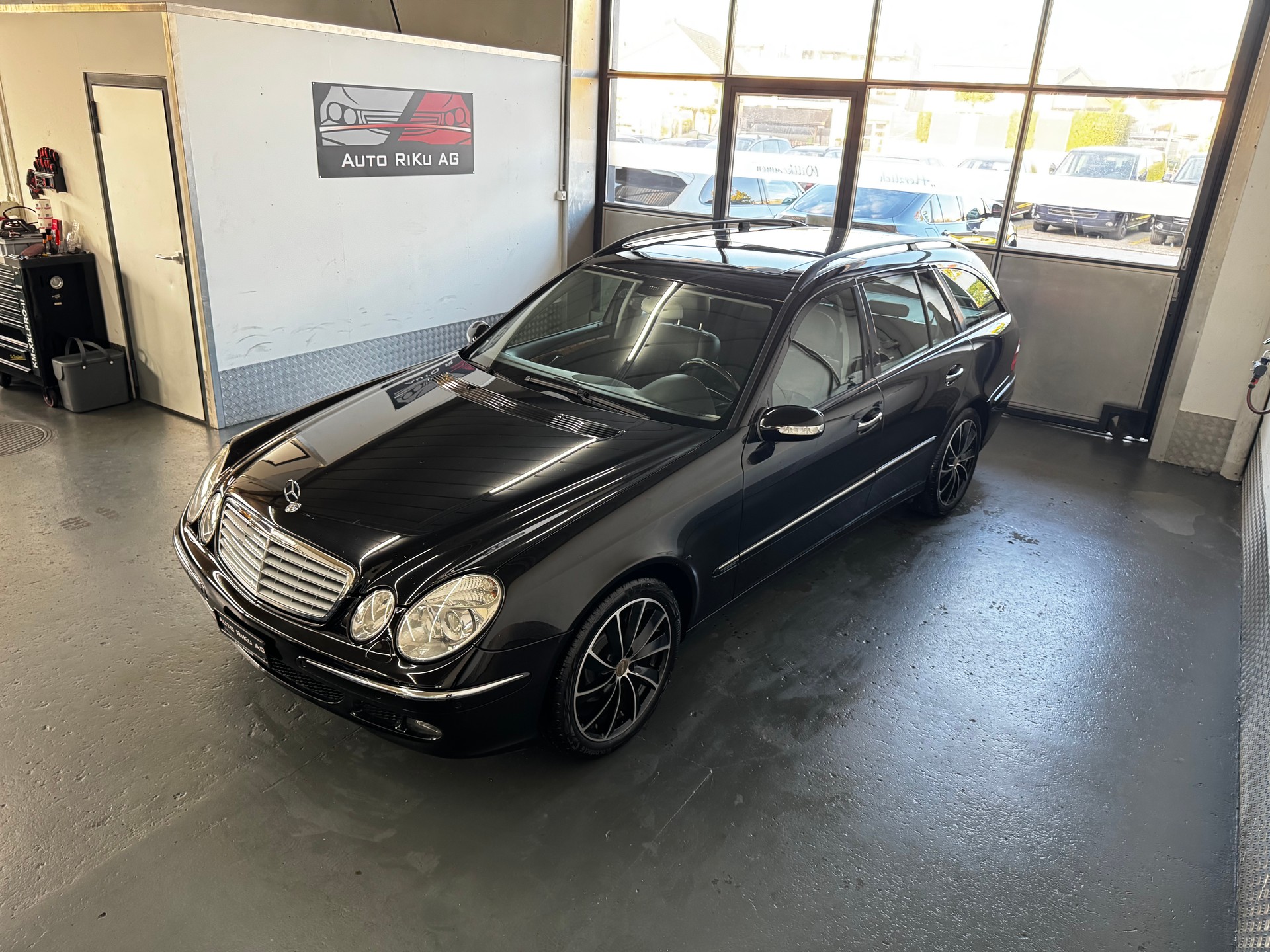 MERCEDES-BENZ E 350 Avantgarde 4Matic Automatic-image-5