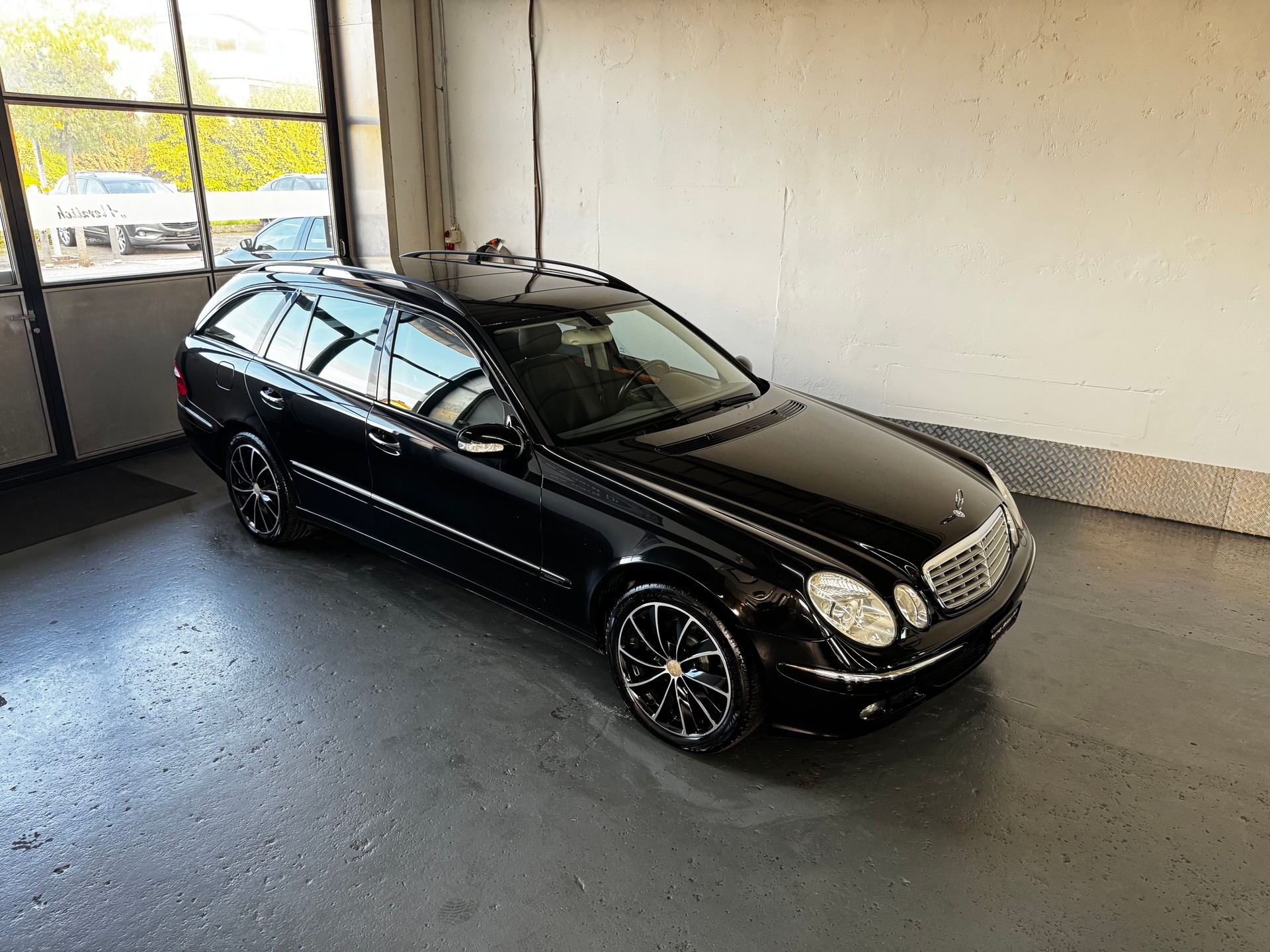 MERCEDES-BENZ E 350 Avantgarde 4Matic Automatic
