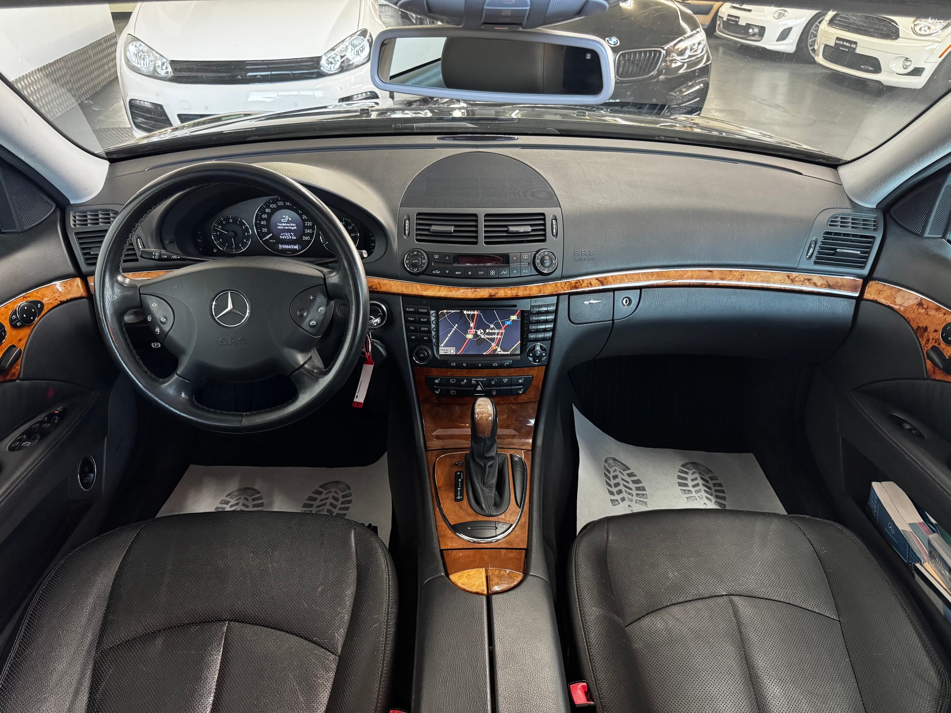 MERCEDES-BENZ E 350 Avantgarde 4Matic Automatic-image-14