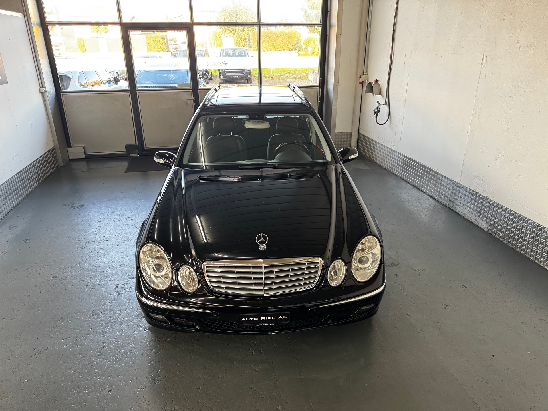 MERCEDES-BENZ E 350 Avantgarde 4Matic Automatic-showroom-element-2