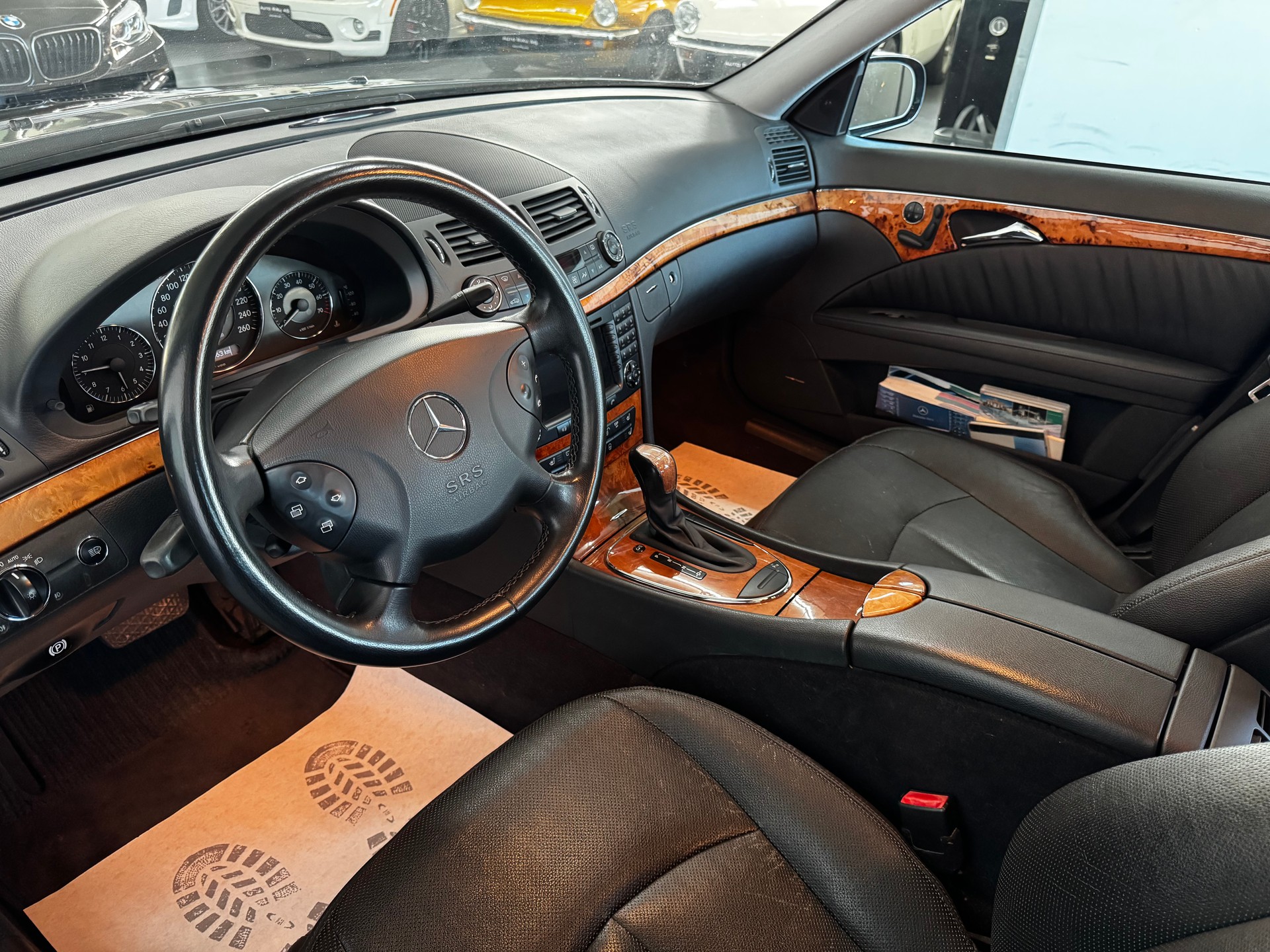 MERCEDES-BENZ E 350 Avantgarde 4Matic Automatic-image-12