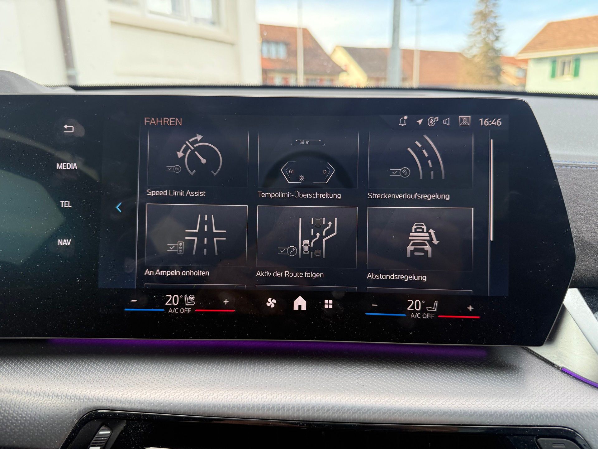 BMW X1 23i xDrive paddles M-SPORT PRO-image-27