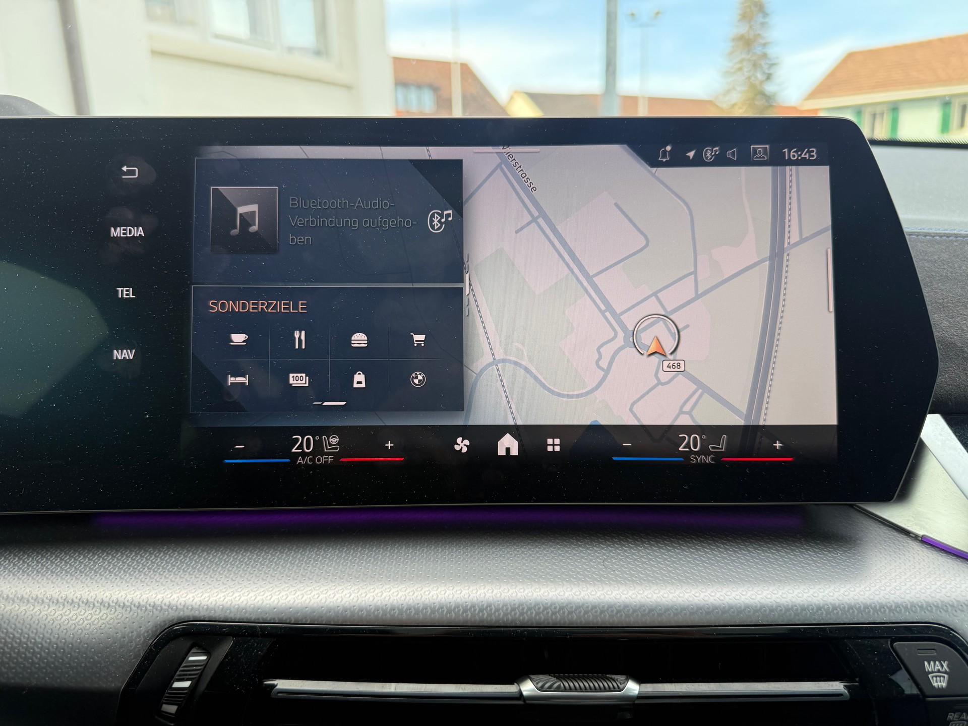BMW X1 23i xDrive paddles M-SPORT PRO-image-15