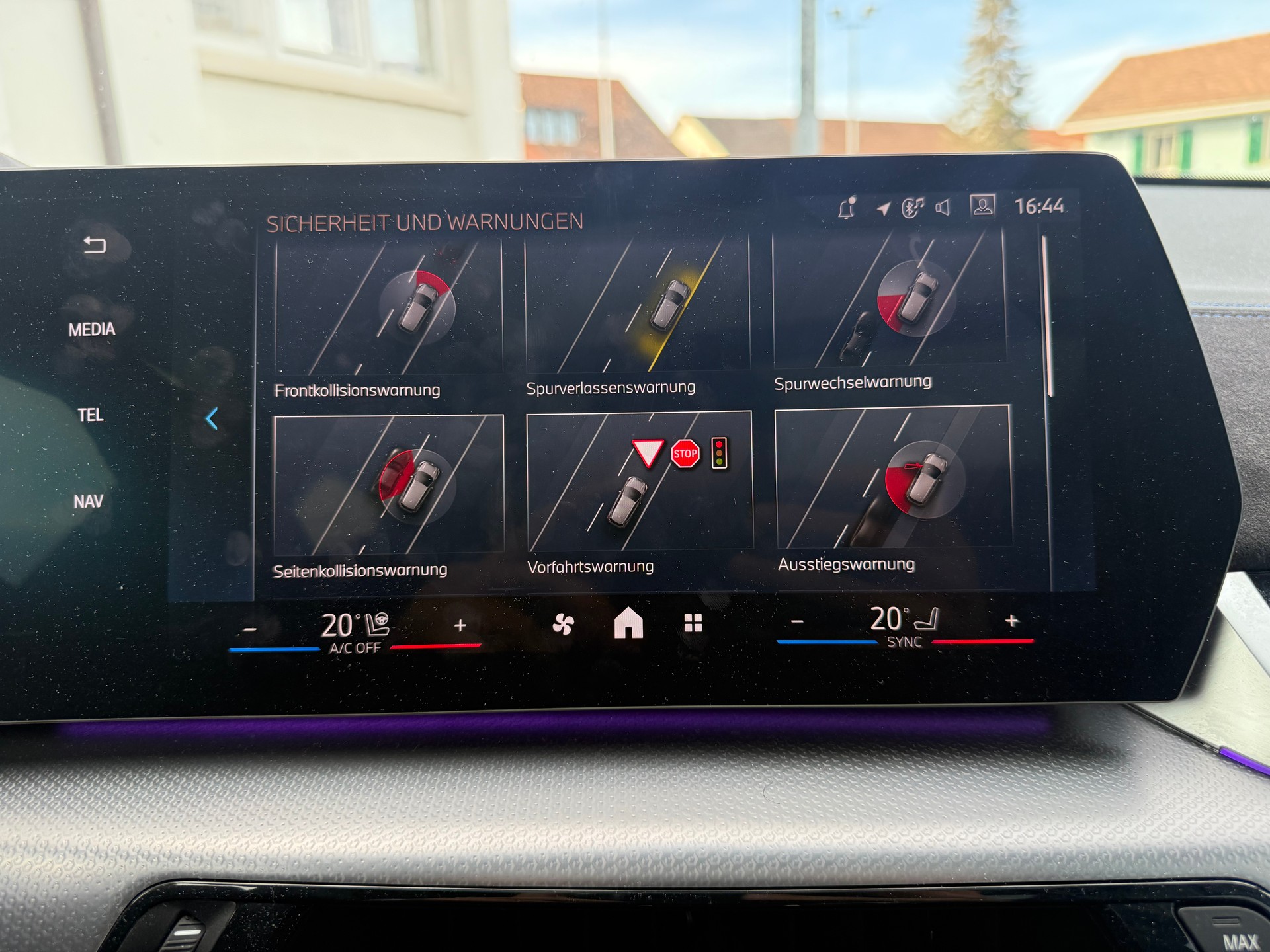BMW X1 23i xDrive paddles M-SPORT PRO-image-18